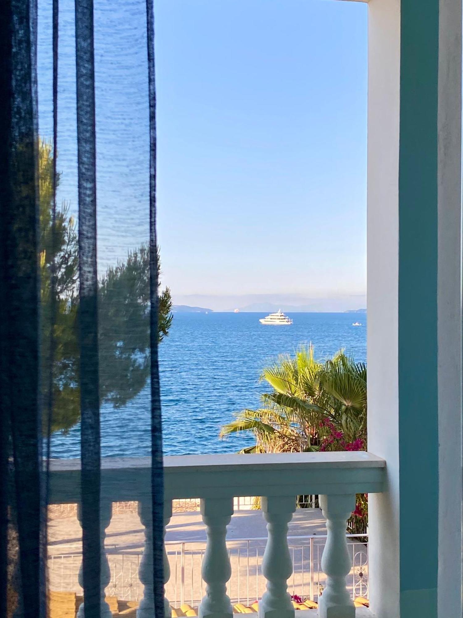 Kalemi's Beachside Hotel Sarande